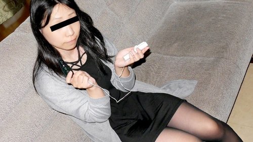 娘の初大人おもちゃ：無修正中出し＆自慰行為